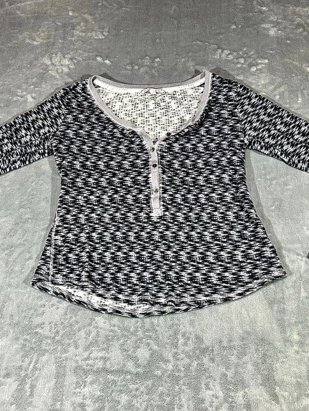 Victoria's Secret Long Sleeve Top in Black & White Size Medium Like New